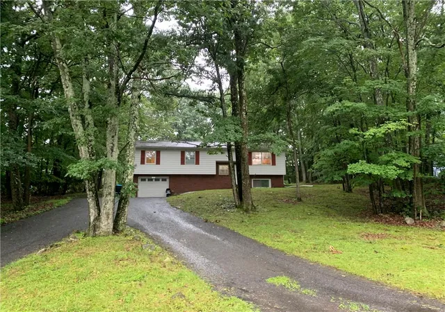 Photo 1 of Single family home for sale at 33 Seneca Rd, Mount Pocono, PA 18344 | MLS# 781752 | Listing updated on 2026-08-04