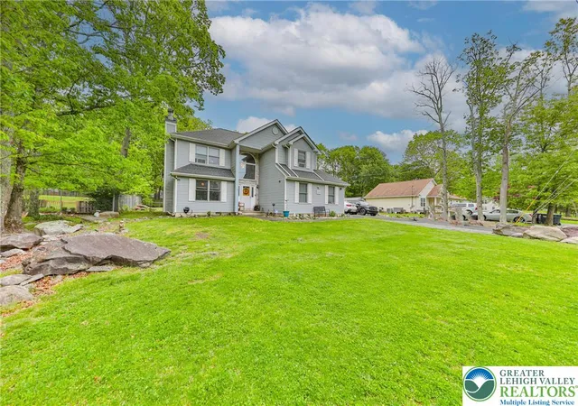 Photo 4 of Single family home for sale at 4608 W Pine Ridge Dr, Bushkill, PA 18324 | MLS# 781849 | Listing updated on 2026-07-31