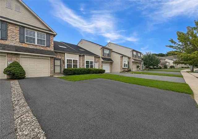 2nd image of 5612 Stonecroft Ln, Allentown, PA 18106 | MLS# 781798