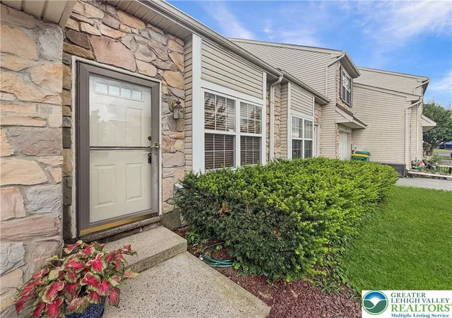 3rd image of 5612 Stonecroft Ln, Allentown, PA 18106 | MLS# 781798