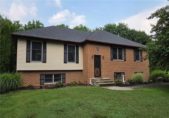 Photo 1 of Single family home for sale at 3733 Viewpoint Ct, Slatington, PA 18080 | MLS# 781794 | Listing updated on 2026-08-03