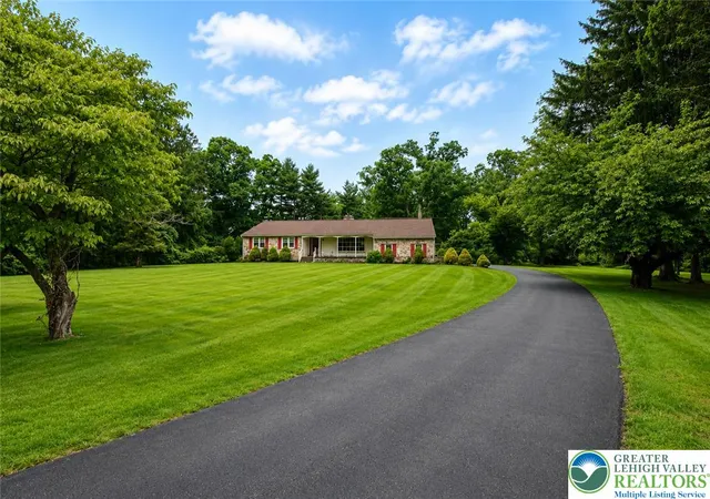 2nd image of 1000 Wedgewood Rd, Bethlehem, PA 18017 | MLS# 781839