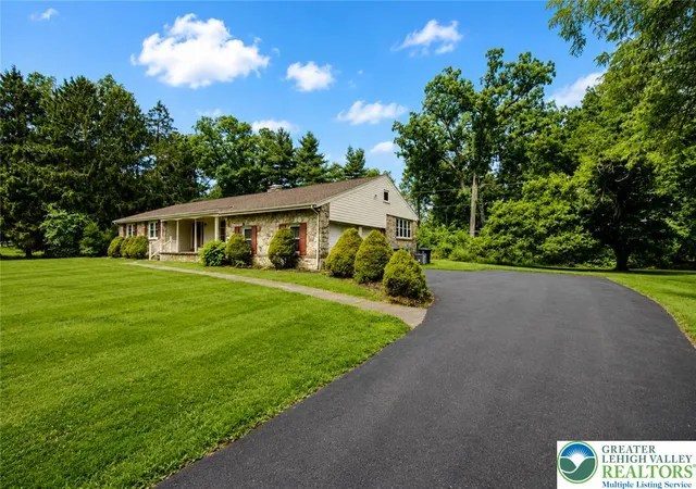 Photo 3 of Sale Pending at 1000 Wedgewood Rd, Bethlehem, PA 18017 | MLS# 781839 | Listing updated on 2026-08-04