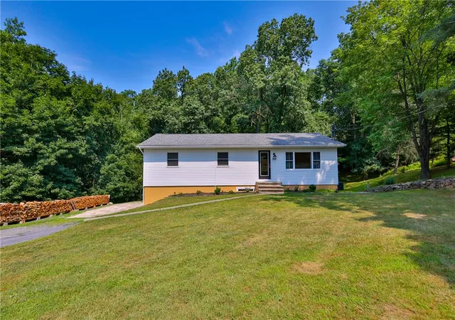 2nd image of 50 Mountain Top Dr, Easton, PA 18042 | MLS# 781878