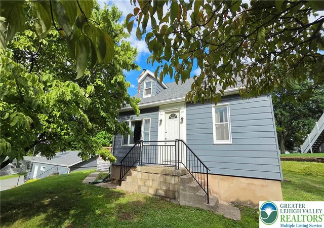 2nd image of 2545 Morgan Hill Rd, Easton, PA 18042 | MLS# 780887