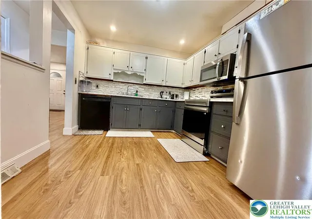 3rd image of 4034 Nicole Pl, Easton, PA 18045 | MLS# 781925