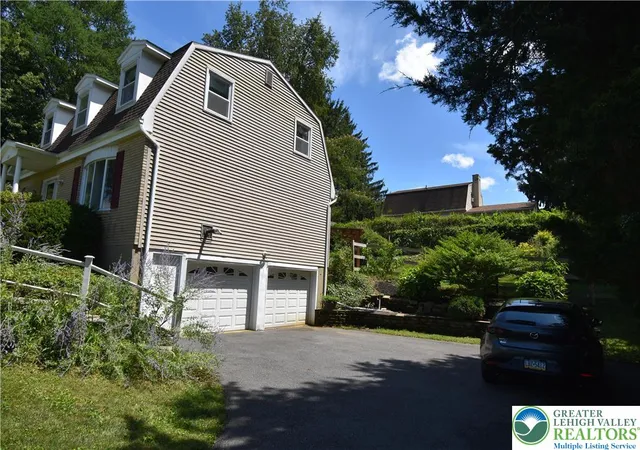 3rd image of 605 Barnyard Vw, Easton, PA 18040 | MLS# 782025