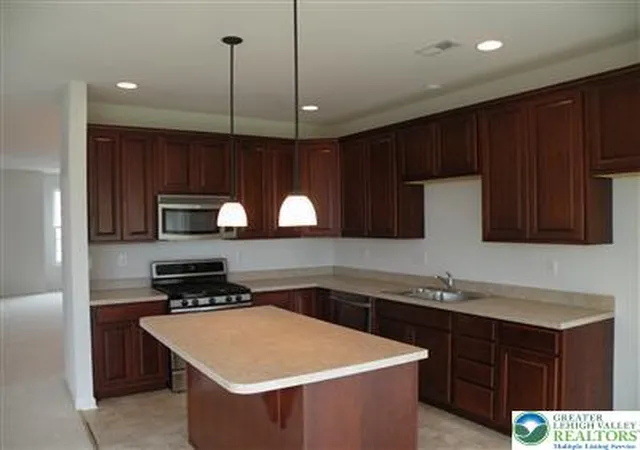 3rd image of 4071 Yorktown Rd, Coopersburg, PA 18036 | MLS# 782079