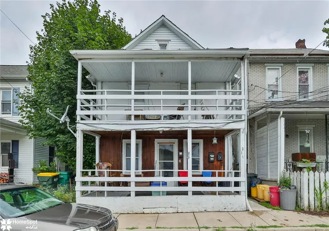 2nd image of 217 Pen Argyl St, Pen Argyl, PA 18072 | MLS# 782008