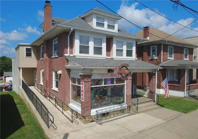 1st image of 824 Main St, Hellertown, PA 18055 | MLS# 782196