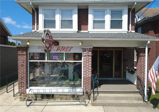 2nd image of 824 Main St, Hellertown, PA 18055 | MLS# 782196