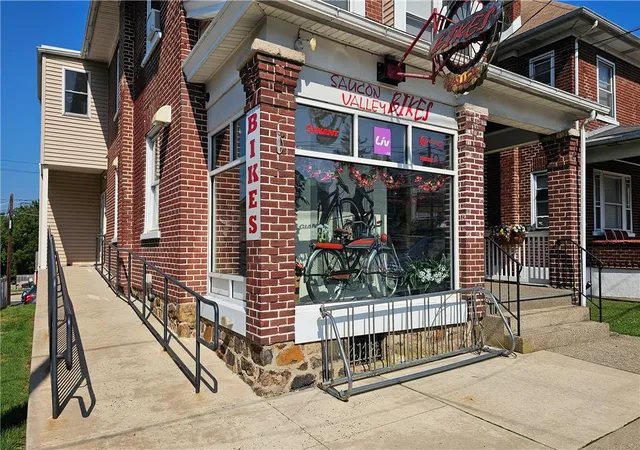 3rd image of 824 Main St, Hellertown, PA 18055 | MLS# 782196