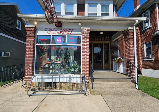 4th image of 824 Main St, Hellertown, PA 18055 | MLS# 782196