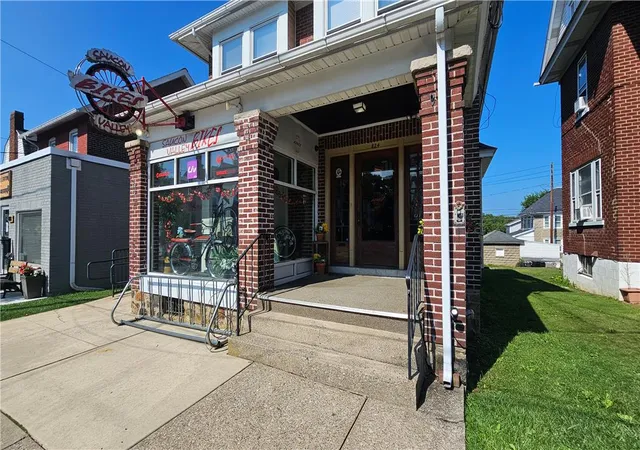 5th image of 824 Main St, Hellertown, PA 18055 | MLS# 782196