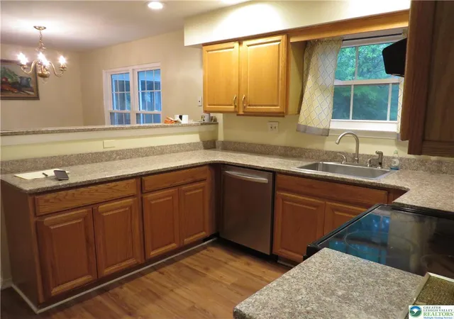 5th image of 1701 Independence Ct, Allentown, PA 18104 | MLS# 782099