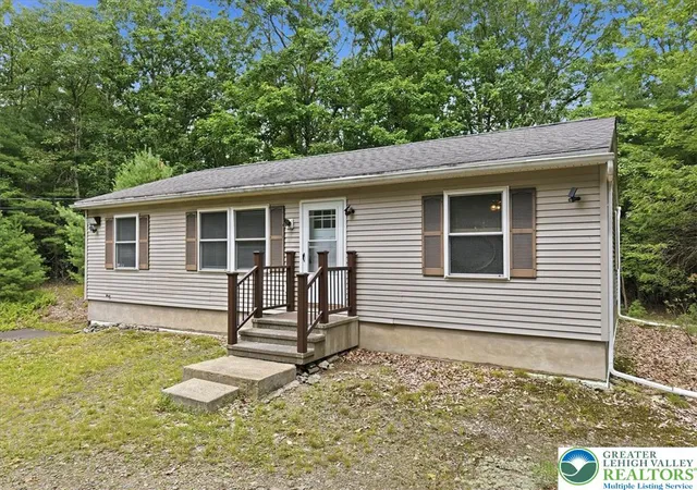 Photo 2 of Single family home for sale at 158 Pioneer Rd, Kunkletown, PA 18058 | MLS# 782332 | Listing updated on 2026-08-29