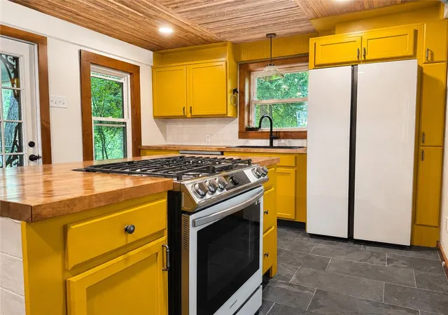 Photo 4 of Single family home for sale at 120 Hidden Holw, Stroudsburg, PA 18360 | MLS# 782701 | Listing updated on 2026-09-01