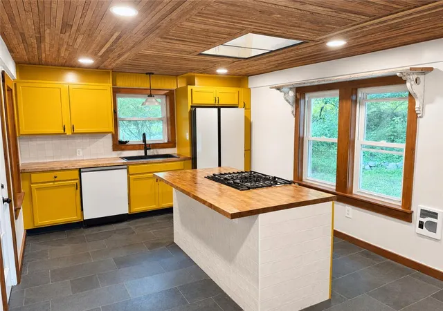 Photo 5 of Single family home for sale at 120 Hidden Holw, Stroudsburg, PA 18360 | MLS# 782701 | Listing updated on 2026-09-01