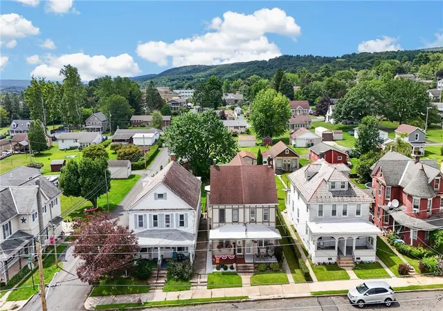 Photo 2 of Sale Pending at 204 N 7th Street, Lehighton, PA 18235 | MLS# 782915 | Listing updated on 2026-08-27