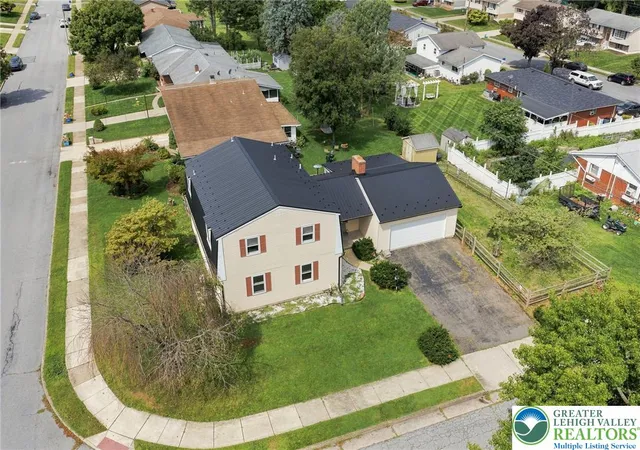 Photo 4 of Single family home for sale at 493 Forrest Ave, Bethlehem, PA 18017 | MLS# 780937 | Listing updated on 2026-09-01