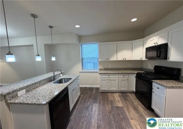 Photo 5 of Single family home for sale at 712 N Bishopthorpe St, Fountain Hill, PA 18015 | MLS# 783017 | Listing updated on 2026-08-29