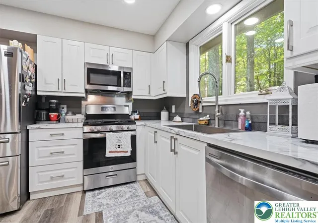 Photo 4 of Single family home for sale at 170 Onocop, Pocono Lake, PA 18347 | MLS# 783136 | Listing updated on 2026-09-01