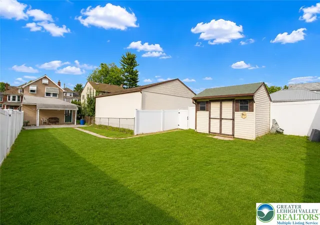 Photo 3 of Sale Pending at 124 E Greenwich St, Bethlehem, PA 18018 | MLS# 783148 | Listing updated on 2026-08-28