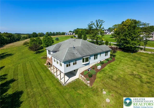 Photo 3 of Single family home for sale at 133 Shepherds Hill Dr, Upper Mt Bethel Twp, PA 18013 | MLS# 782993 | Listing updated on 2026-10-12