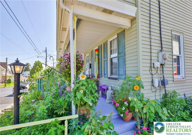 Photo 2 of Single family home for sale at 12 E North St, Nazareth Boro, PA 18064 | MLS# 783227 | Listing updated on 2026-08-29