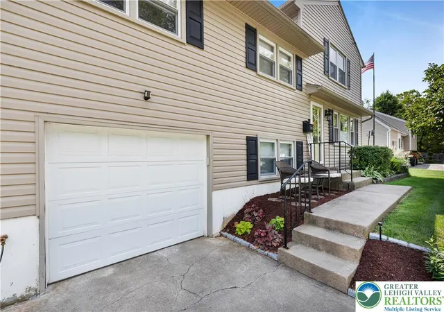 Photo 3 of Sale Pending at 1938 Woodbury Rd, Bethlehem City, PA 18017 | MLS# 783279 | Listing updated on 2026-09-01