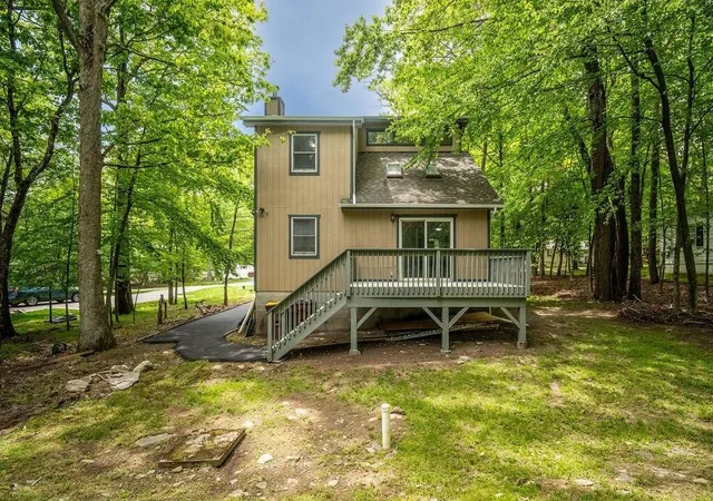 Photo 1 of Single family home for sale at 132 Cottonwood Ct, Milford, PA 18337 | MLS# 783433 | Listing updated on 2026-09-01