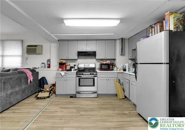 Photo 3 of Multi family home for sale at 1901 Willow Park Rd, Bethlehem City, PA 18020 | MLS# 780698 | Listing updated on 2026-09-01