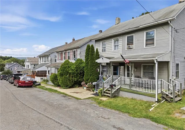 Photo 4 of Multi family home for sale at 439 S Walnut St, Slatington Boro, PA 18080 | MLS# 783364 | Listing updated on 2026-08-26
