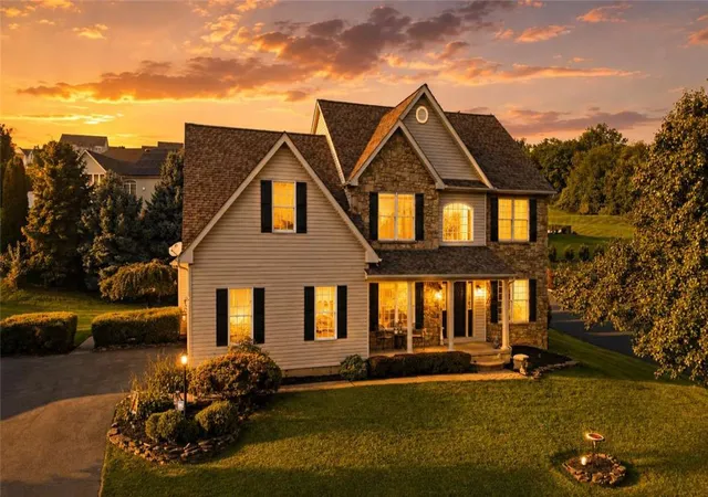 Photo 2 of Single family home for sale at 521 Deerfield Dr, Upper Nazareth Twp, PA 18064 | MLS# 783479 | Listing updated on 2026-09-01