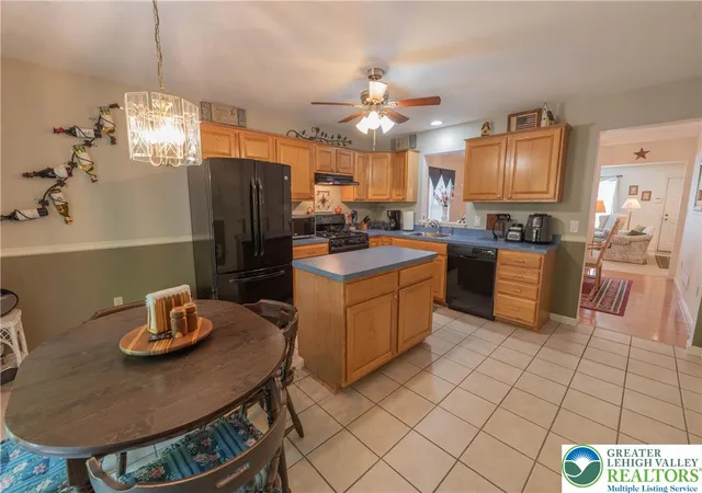 Photo 5 of Townhouse for sale at 2117 W Walnut St, Allentown City, PA 18104 | MLS# 783348 | Listing updated on 2026-08-27