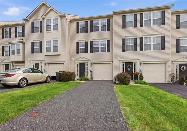 Photo 2 of Townhouse for sale at 1111 Sparrow Wy, Macungie Boro, PA 18031 | MLS# 782991 | Listing updated on 2026-08-28