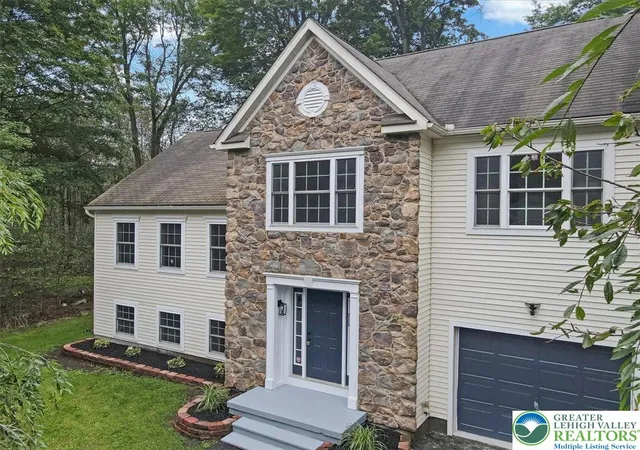 Photo 1 of Single family home for sale at 2704 Starlight Ter, Coolbaugh Twp, PA 18466 | MLS# 783581 | Listing updated on 2026-08-29