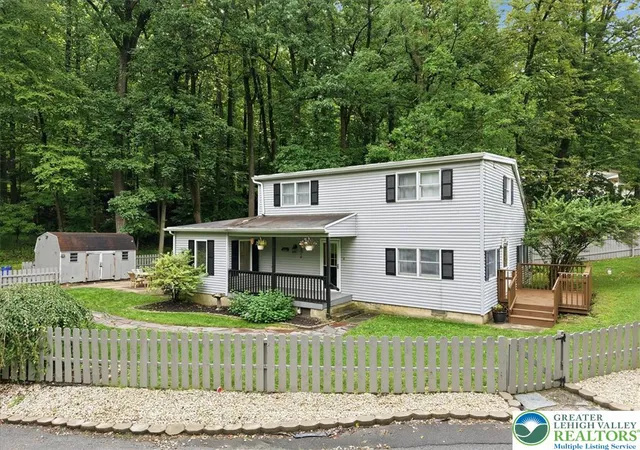 Photo 3 of Sale Pending at 2811 Old S Pike Ave, Allentown City, PA 18103 | MLS# 783583 | Listing updated on 2026-09-01