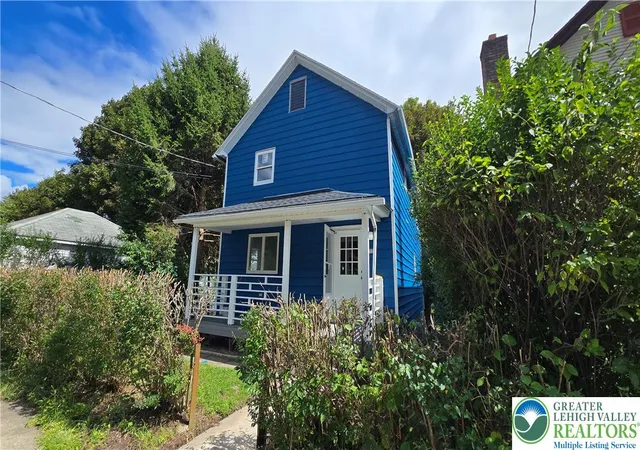 Photo 1 of Single family home for sale at 330 4th St, Olyphant, PA 18447 | MLS# 783590 | Listing updated on 2026-08-29