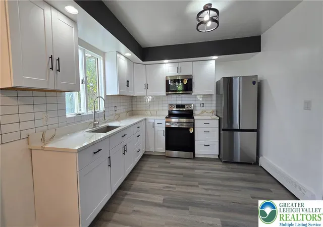 Photo 5 of Single family home for sale at 330 4Th St, Olyphant, PA 18447 | MLS# 783590 | Listing updated on 2026-08-29