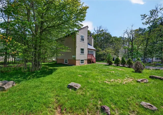 Photo 3 of Single family home for sale at 1894 Pinecrest Ct #K739, Tobyhanna, PA 18466 | MLS# 783673 | Listing updated on 2026-09-01