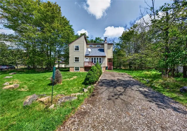 Photo 5 of Single family home for sale at 1894 Pinecrest Ct #K739, Tobyhanna, PA 18466 | MLS# 783673 | Listing updated on 2026-09-01