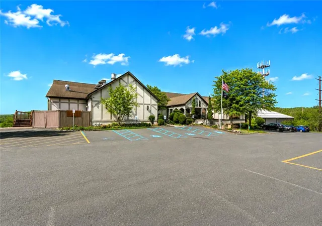 Photo 59 of Single family home for sale at 424 Saunders Dr, Bushkill, PA 18324 | MLS# 783560 | Listing updated on 2026-09-01