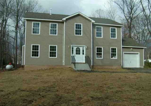 Photo 2 of Single family home for sale at 7154 Falstaff Dr, Tobyhanna, PA 18466 | MLS# 783698 | Listing updated on 2026-09-01