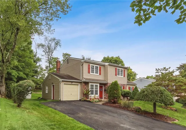 Photo 4 of Single family home for sale at 1963 Latta St, Allentown, PA 18104 | MLS# 783435 | Listing updated on 2026-09-01