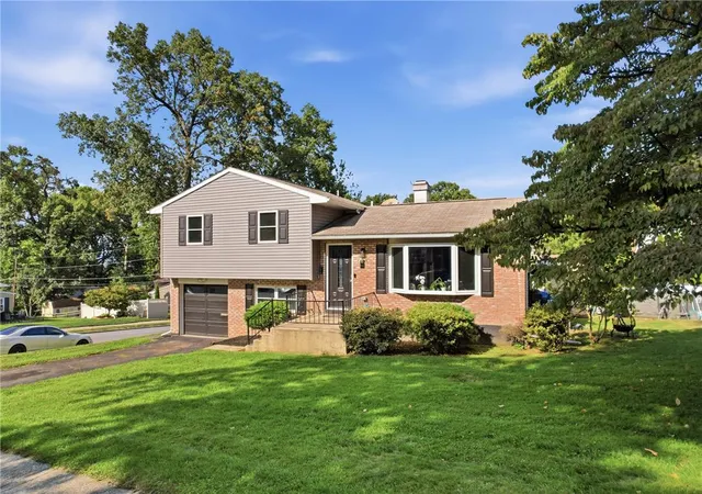 Photo 2 of Single family home for sale at 602 Greenwood St, Allentown, PA 18103 | MLS# 783576 | Listing updated on 2026-09-01