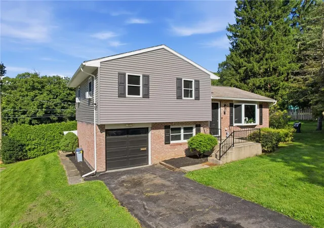 Photo 3 of Single family home for sale at 602 Greenwood St, Allentown, PA 18103 | MLS# 783576 | Listing updated on 2026-09-01