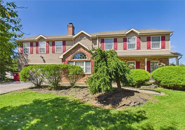 Photo 1 of Single family home for sale at 905 Cornwallis Dr, Easton, PA 18040 | MLS# 783678 | Listing updated on 2026-10-11