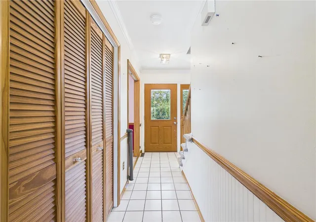 Photo 3 of Single family home for sale at 905 Cornwallis Dr, Easton, PA 18040 | MLS# 783678 | Listing updated on 2026-10-11