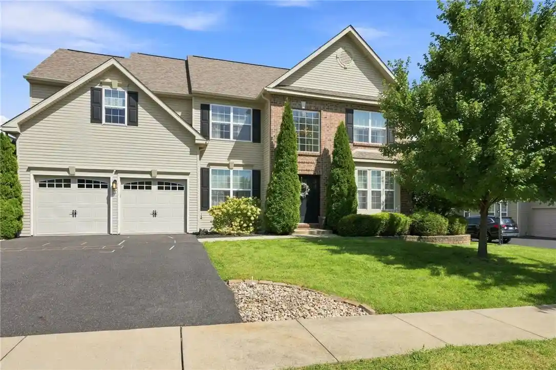 Single family home for sale at 1161 Bramble Dr, Breinigsville, PA 18031 | MLS# 784364